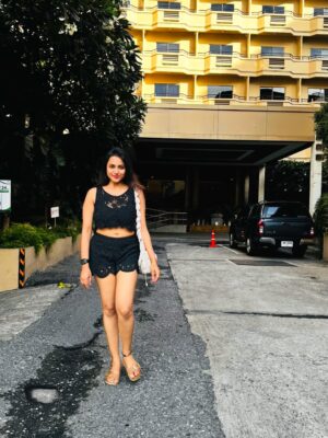 Janani Ashok Kumar Instagram - Bejewelled by the sun 🌞 
-
#jananiashokkumar