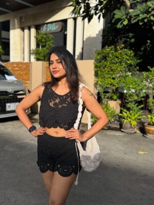 Janani Ashok Kumar Instagram - Bejewelled by the sun 🌞 
-
#jananiashokkumar