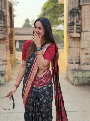 Jasmine Rath Instagram - Where tradition meets shade🤍

#jasminerath