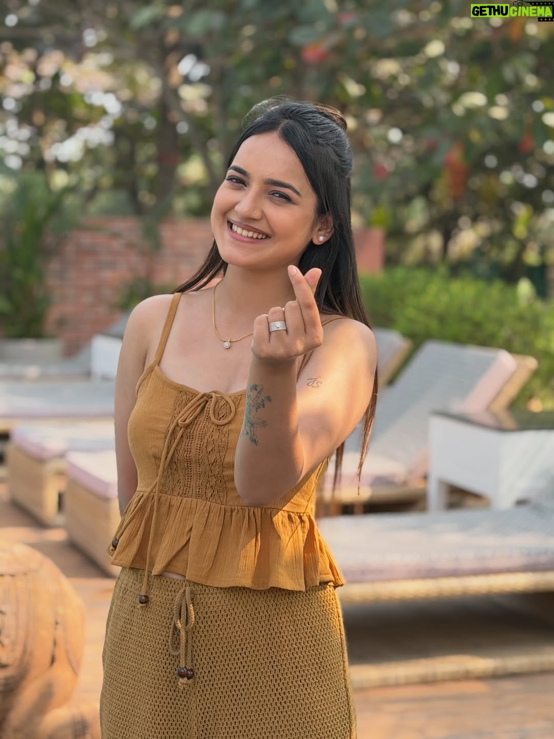 Jasmine Rath - 36.7K Likes - Drenched in rust,glowing in warmth🤍

#jasminerath