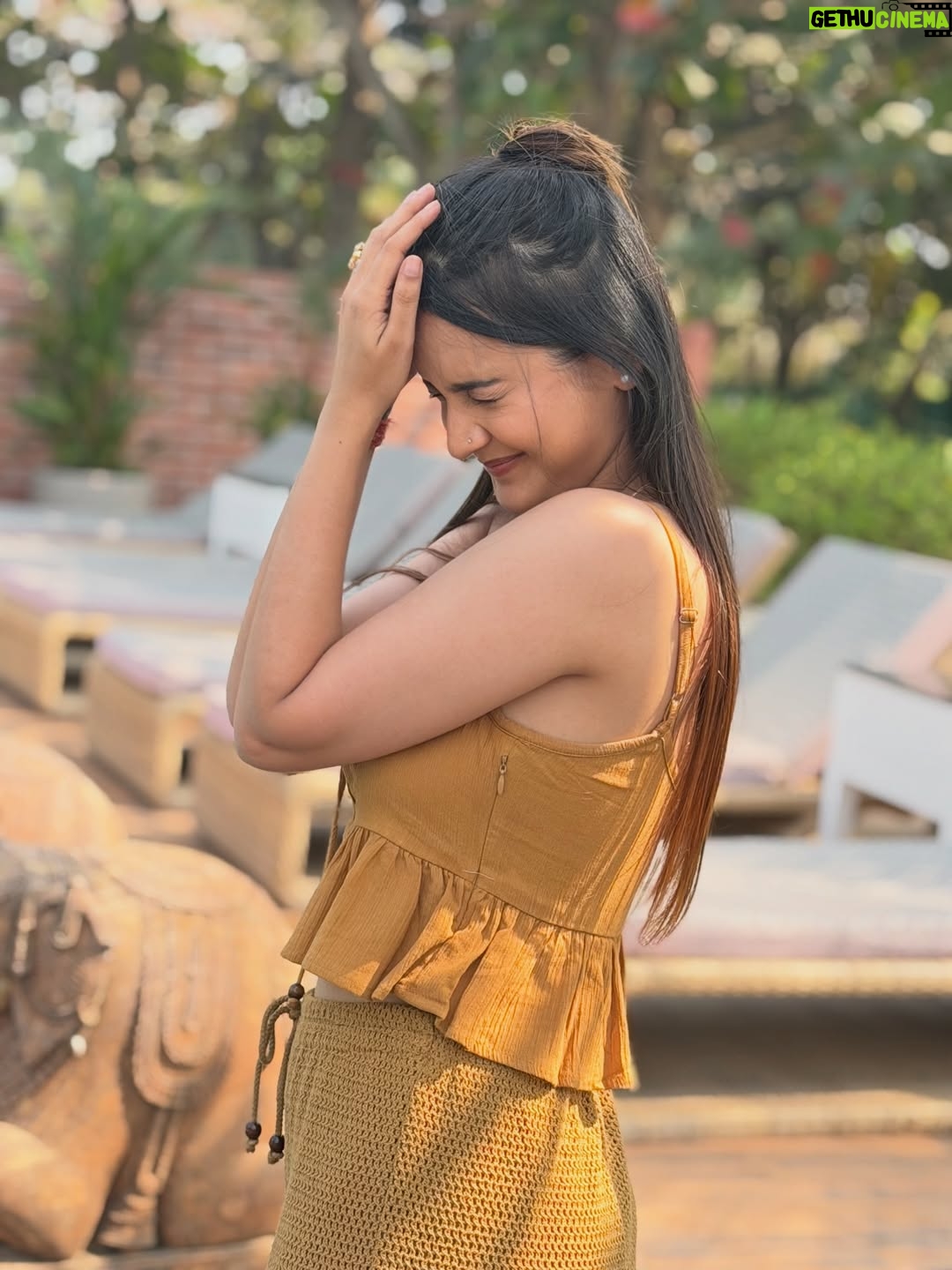 Jasmine Rath - 36.7K Likes - Drenched in rust,glowing in warmth🤍

#jasminerath