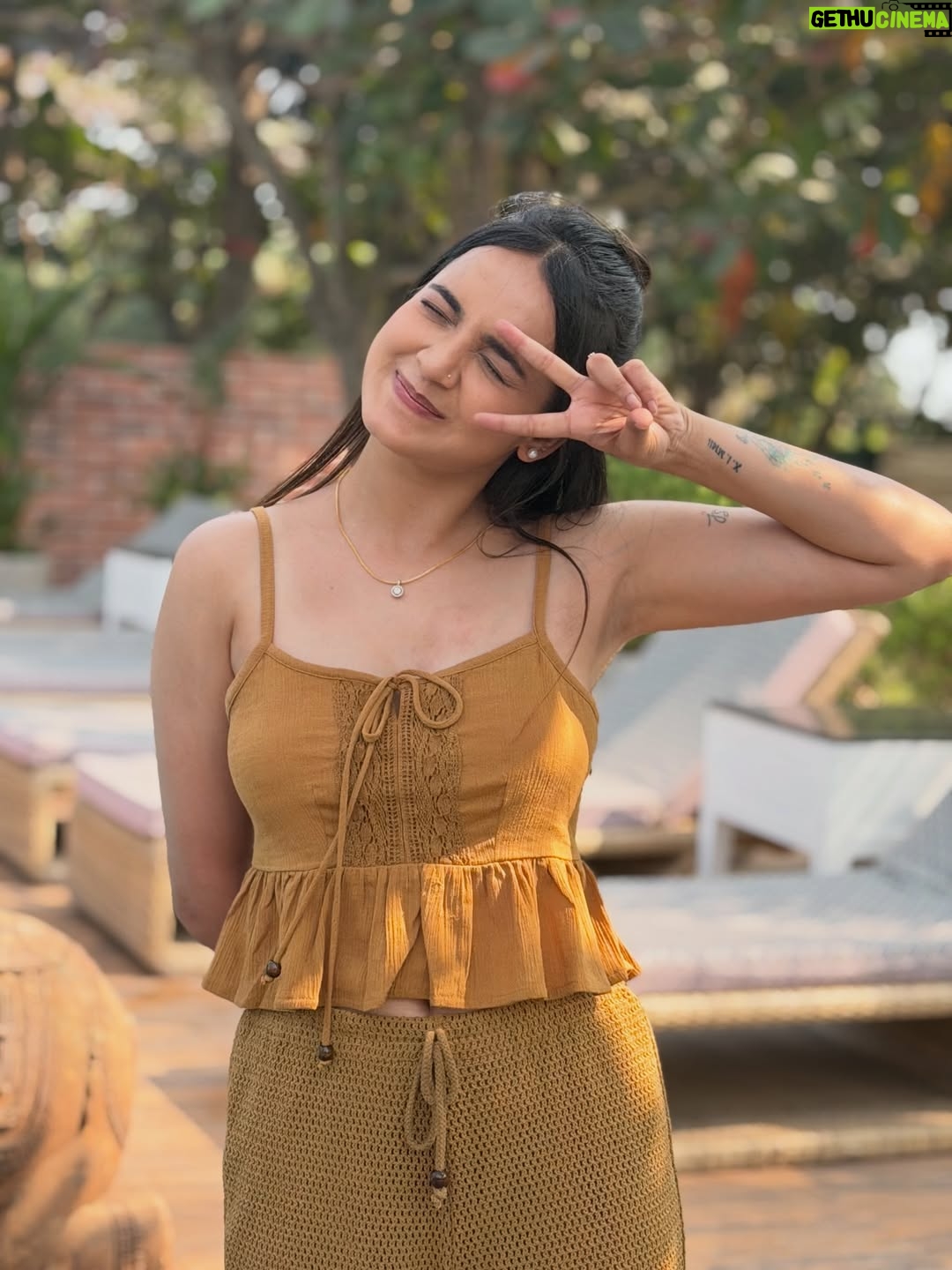 Jasmine Rath - 36.7K Likes - Drenched in rust,glowing in warmth🤍

#jasminerath