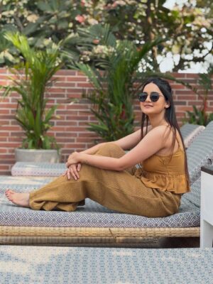 Jasmine Rath Instagram - Drenched in rust,glowing in warmth🤍

#jasminerath
