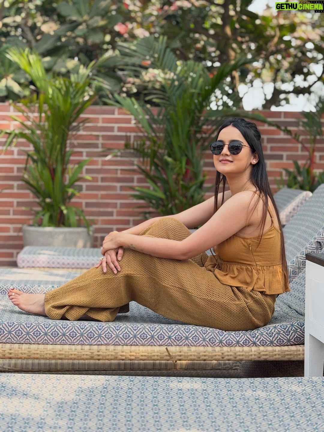 Jasmine Rath - 36.7K Likes - Drenched in rust,glowing in warmth🤍

#jasminerath
