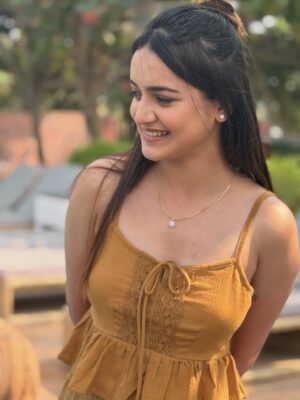 Jasmine Rath Instagram - Drenched in rust,glowing in warmth🤍

#jasminerath