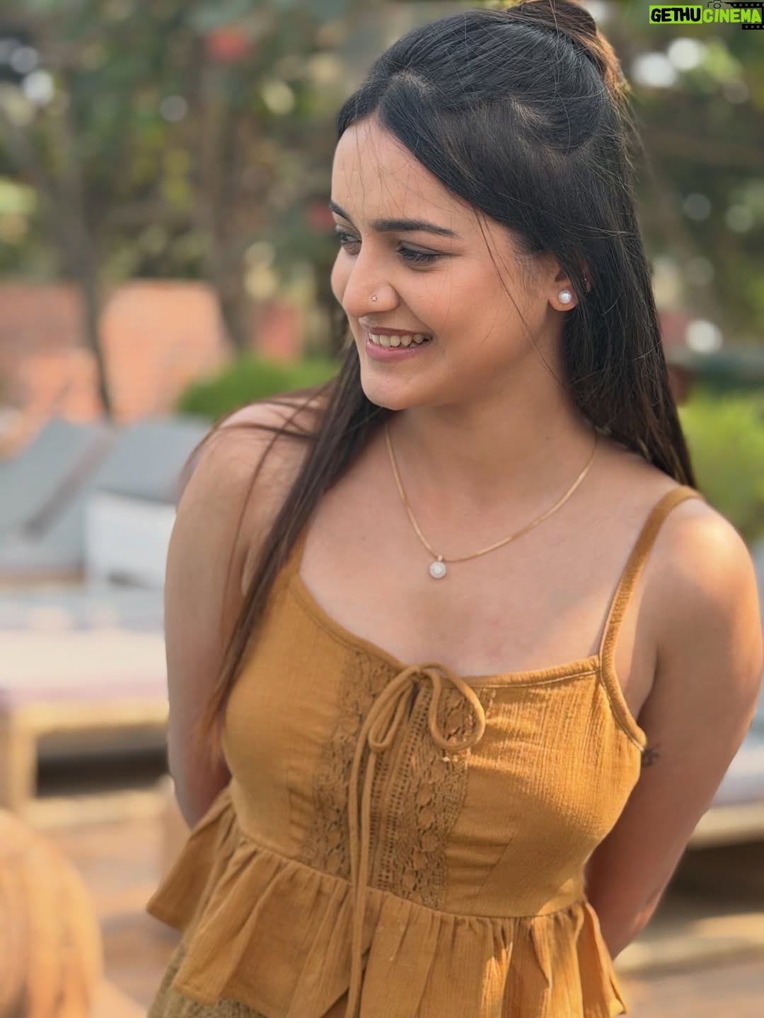Jasmine Rath - 36.7K Likes - Drenched in rust,glowing in warmth🤍

#jasminerath