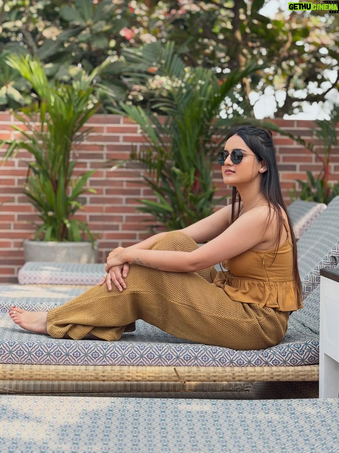 Jasmine Rath - 36.7K Likes - Drenched in rust,glowing in warmth🤍

#jasminerath