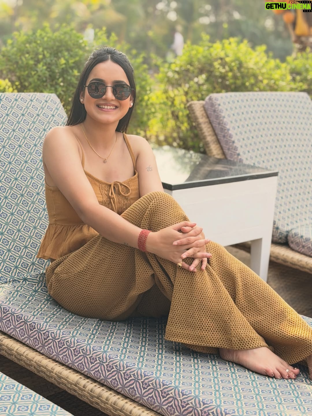 Jasmine Rath - 36.7K Likes - Drenched in rust,glowing in warmth🤍

#jasminerath