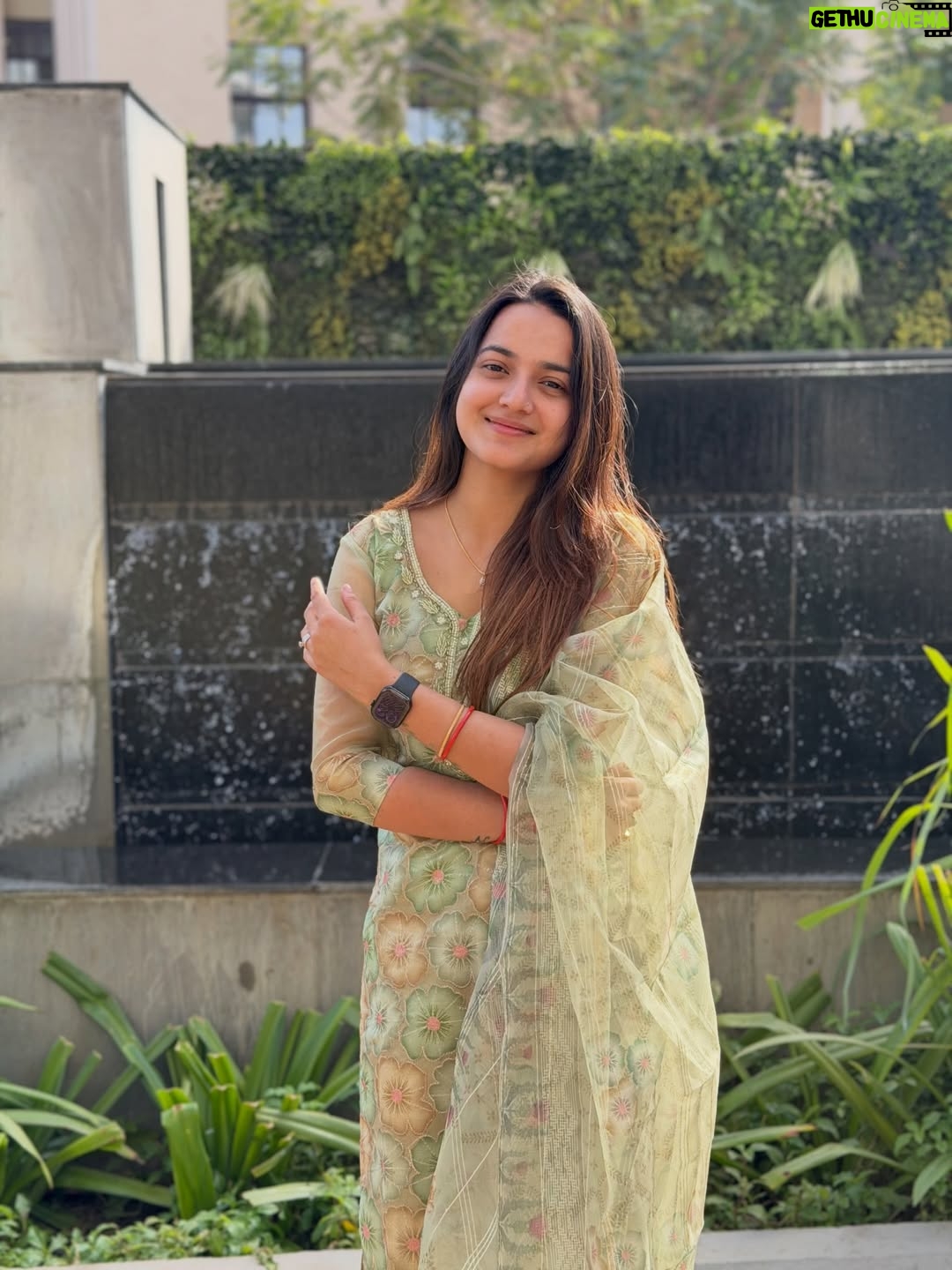 Jasmine Rath - 35.7K Likes - Growing older, loving deeper. Blessed with a beautiful family, an incredible husband, and fans who make every moment shine. Thank you for celebrating life with me 🤍✨

#jasminerath