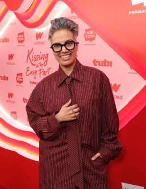 Jennifer Robertson Instagram - love was in the air on the Kissing Is the Easy Part red carpet 💋

coming to Tubi on February 13