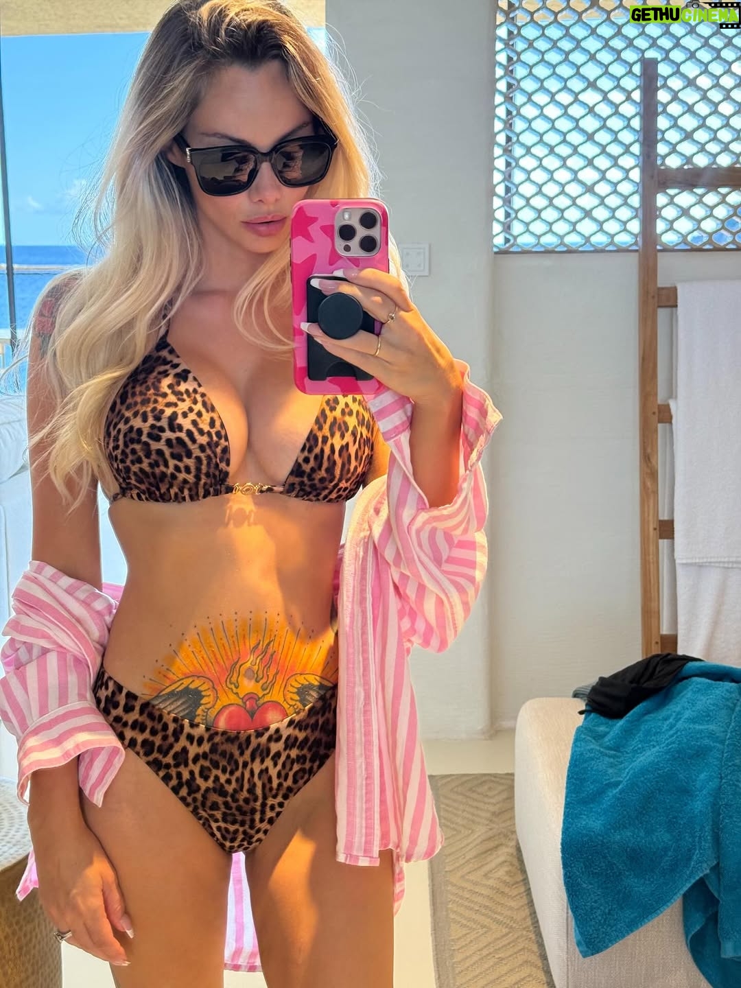 Jessica-Jane Stafford - 1K Likes - @calzedonia 🐆