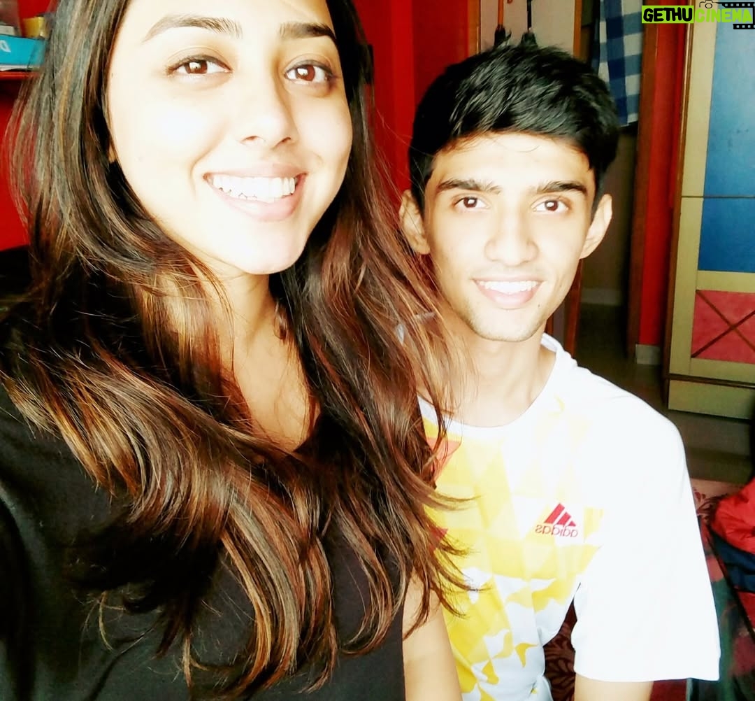 Jheel Mehta - 108.6K Likes - Is 2016 back? Hahaha, had to hop on this trend. I can’t believe how difficult it was to find pictures without a filter or effect on😂 LOVEDDDD Retrica btw. #2016 #throwbackthursday