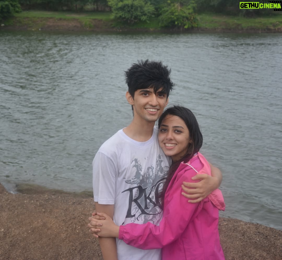 Jheel Mehta - 108.6K Likes - Is 2016 back? Hahaha, had to hop on this trend. I can’t believe how difficult it was to find pictures without a filter or effect on😂 LOVEDDDD Retrica btw. #2016 #throwbackthursday