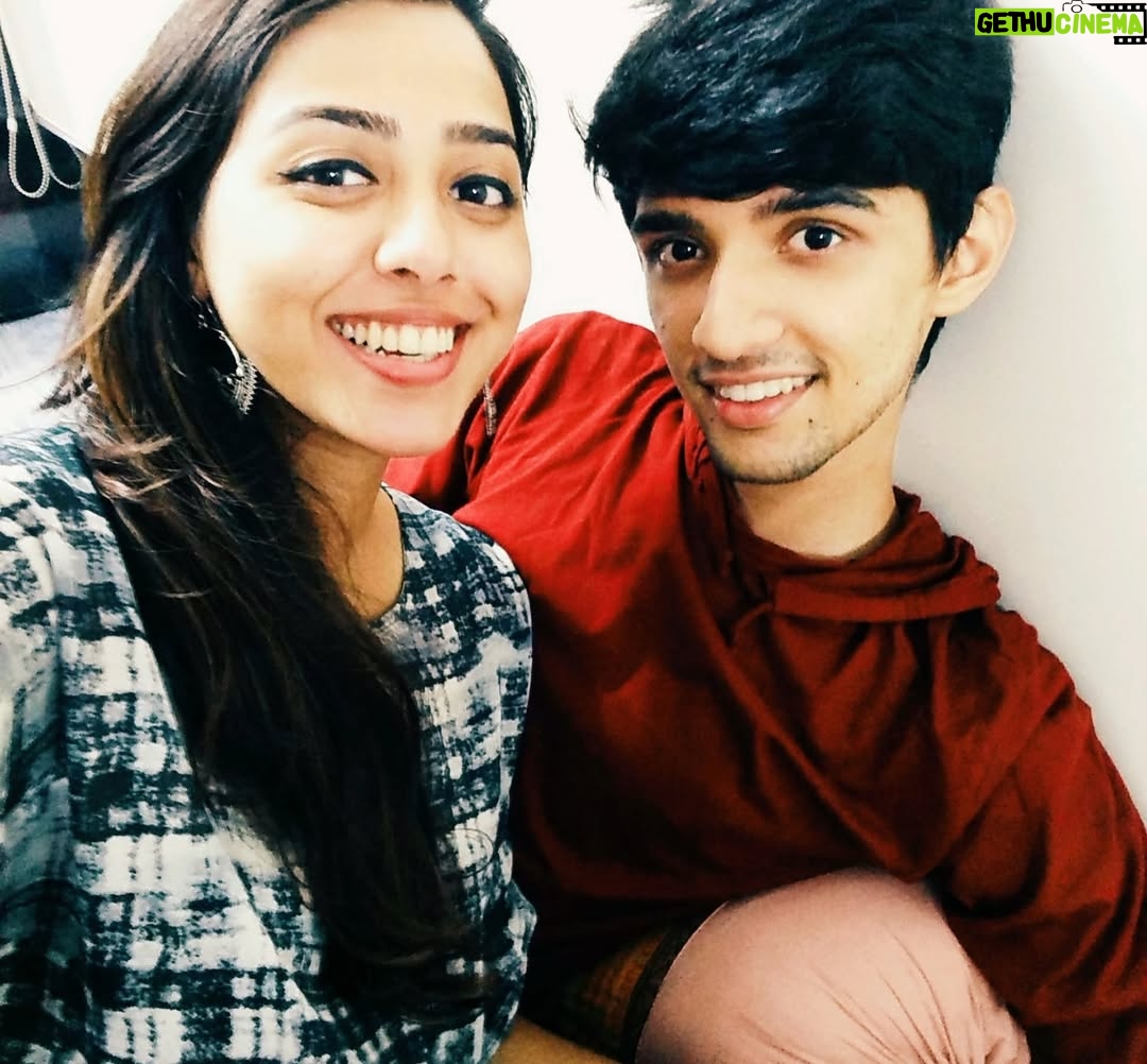 Jheel Mehta - 108.6K Likes - Is 2016 back? Hahaha, had to hop on this trend. I can’t believe how difficult it was to find pictures without a filter or effect on😂 LOVEDDDD Retrica btw. #2016 #throwbackthursday