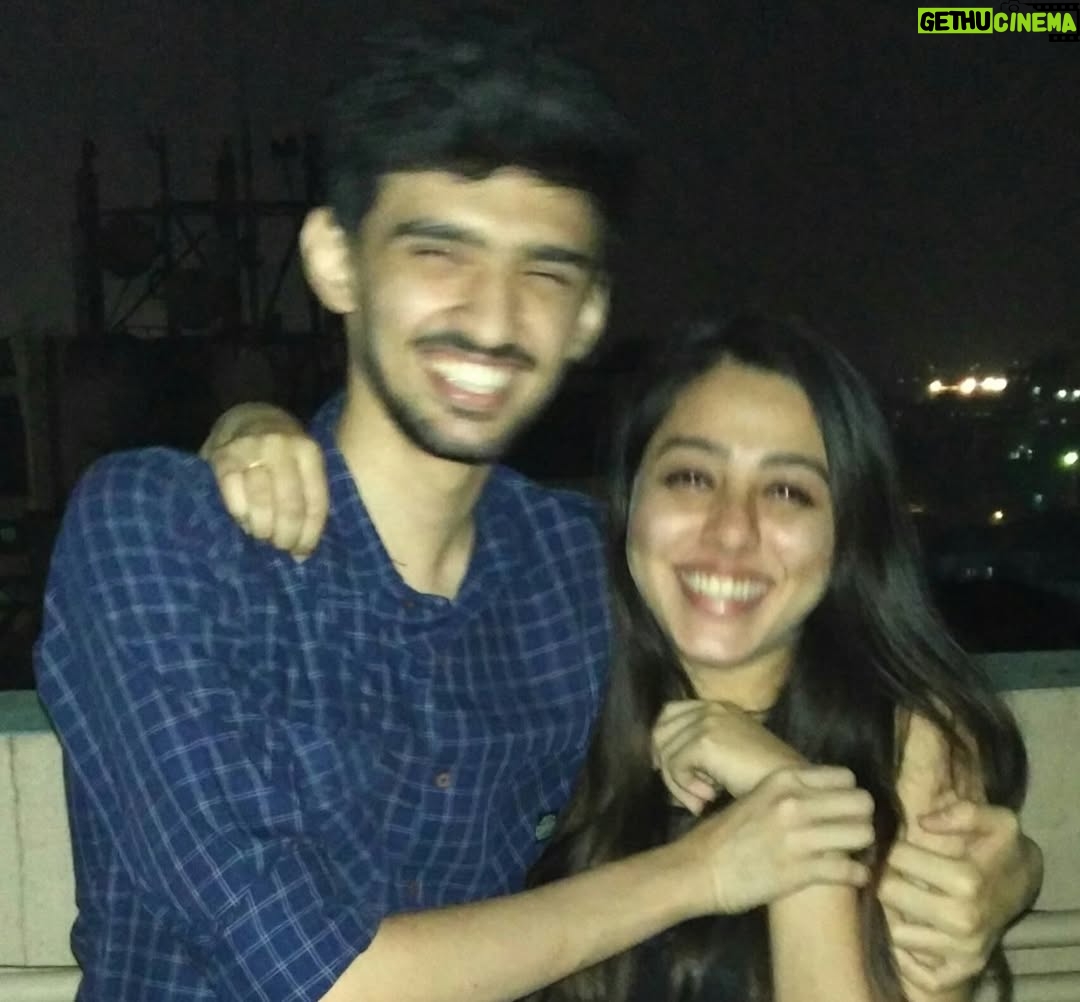 Jheel Mehta - 108.6K Likes - Is 2016 back? Hahaha, had to hop on this trend. I can’t believe how difficult it was to find pictures without a filter or effect on😂 LOVEDDDD Retrica btw. #2016 #throwbackthursday