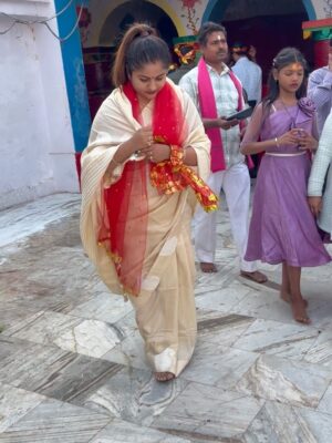 Jhilik Bhattacharjee Instagram - Had a blissful Makar Sankranti visiting Maa Biraja & Jama Maa Sata Bhouni filled my heart with peace 🙏🏻🌺