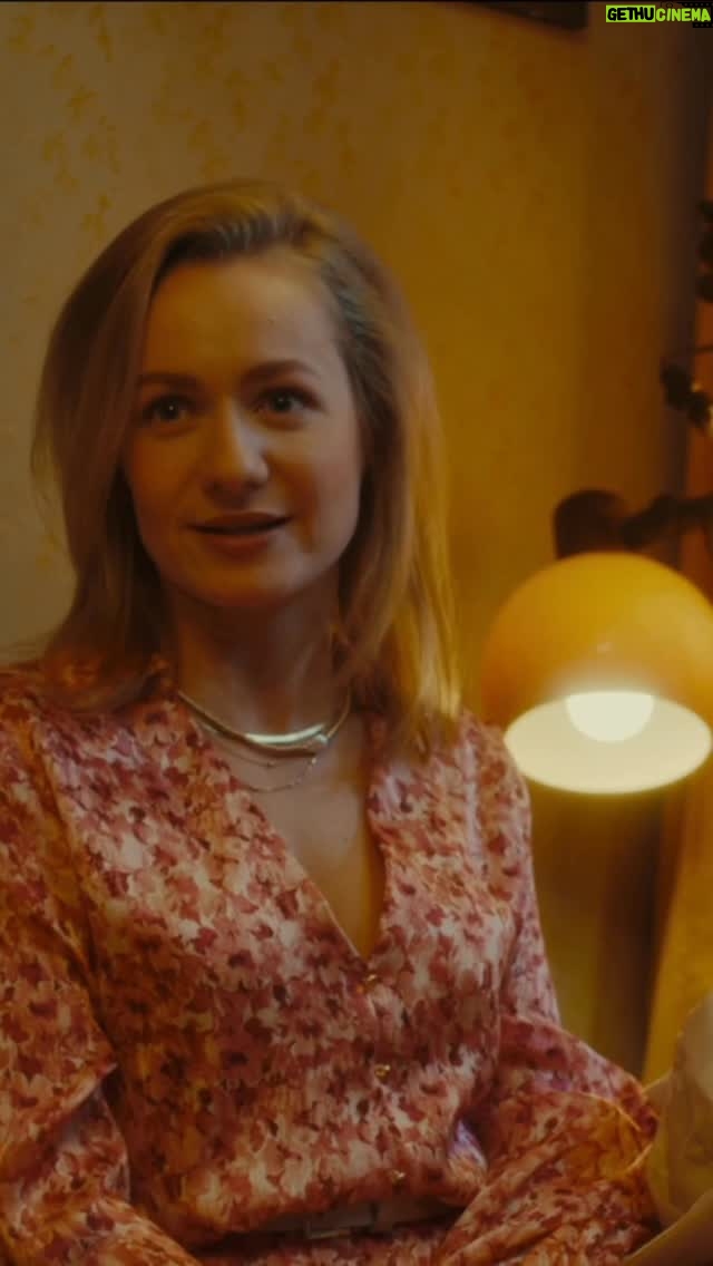 Jiřina Daňhelová - 74.9K Likes - Zuzka je malá vedlejší postava v @milion_film . Fandím jí, rozumím, a  snažila jsem se jí zahrát tak, abyste jí rozuměli i vy. Řeší ve svým životě, jestli mít dítě s magorem, nebo raději se dvěma gayi. Jiná východiska v nabídce nevidí. Tuším, že to nebude pouze její téma :D 
Jak se nakonec rozhodne, můžete vidět právě teď v kinech. Jaký variantě by měla dát přednost PODLE VÁS ? 🥲

Také děkuji @rudolfmerkner , za příležitost. 🤍