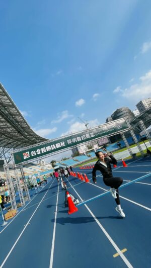 Joanne Yang Instagram - 2026.1.11
長明賞 三小時接力賽
跑道上的星河
熱血的一天🩵

@rotary_taipei_runner 
@lovedream520520 
@yoyo00413 

@cheneysong1006 
@sunnie_cat0111 
@dingning_74 
@an.yi.chiao 
@fang817711 
@huichuwang 

@garmintw @garmingrctw 
@puma 
@icecube.com.tw