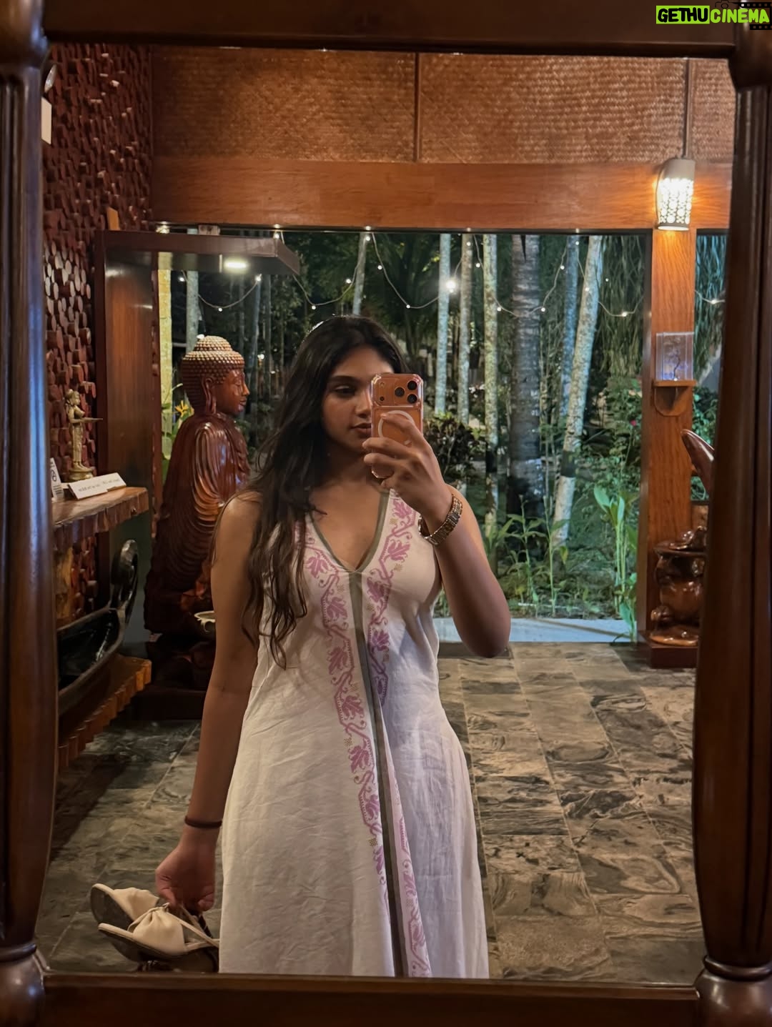 Jovika vijaykumar - 22.2K Likes - :)