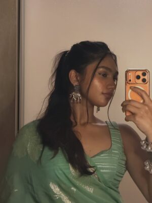Jovika vijaykumar Instagram - Unleash the pachai podavai pictures 🦚