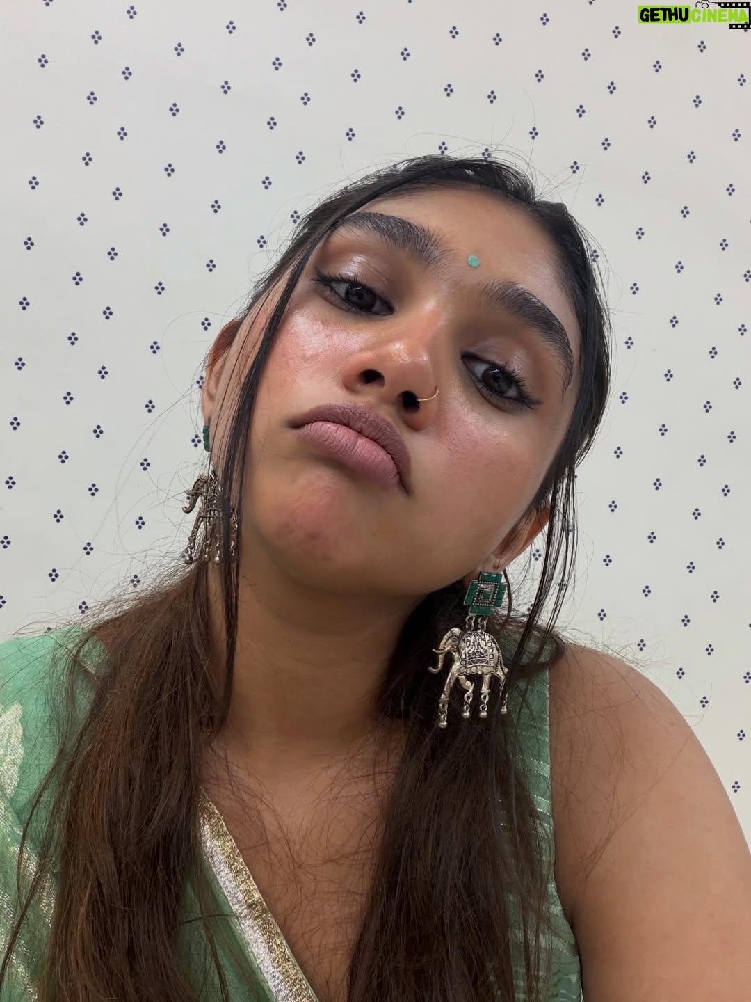 Jovika vijaykumar - 59.6K Likes - Unleash the pachai podavai pictures 🦚