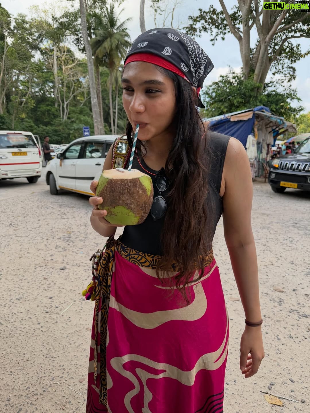 Jovika vijaykumar - 43K Likes - this girl is coconuts 🥥🌴🏴‍☠️