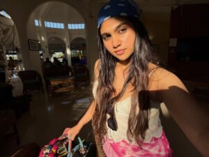 Jovika vijaykumar Instagram - a date with the sun ☀️