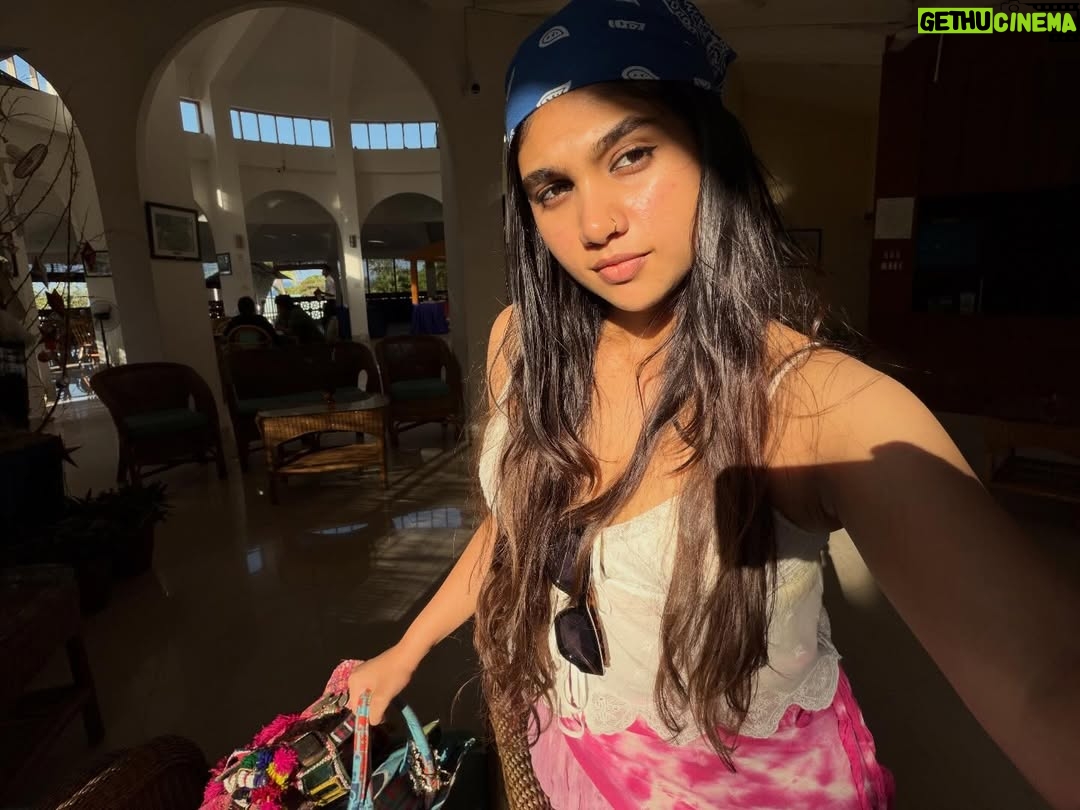 Jovika vijaykumar - 27.6K Likes - a date with the sun ☀️