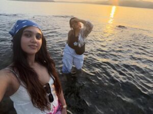 Jovika vijaykumar Instagram - a date with the sun ☀️