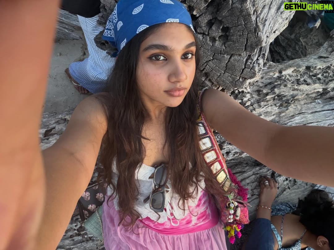 Jovika vijaykumar - 27.6K Likes - a date with the sun ☀️