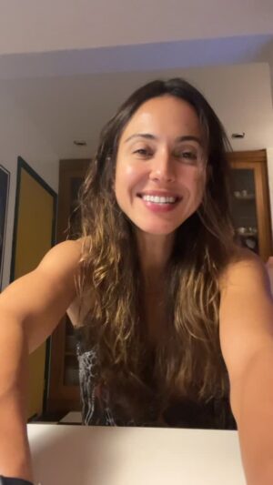 Júlia Mendes Instagram - Cheguei a conclusão que eu não quero mais saber de nada! Só quero viver em paazzzzzzz ou será que ter paz também é prejudicial à saúde? Kkkk🥵