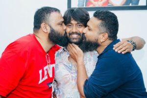 Kamarudin K Instagram - Irundhom.. Irukkom… Iruppom ….❤️