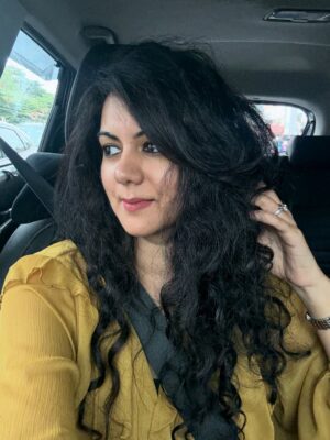 Kamna Jethmalani Instagram - What do you do when there’s traffic on road??? You click selfies😁 And then you have good hair and skin day… OMG that’s perfect 🤣
Have a wonderful weekend guys 💕