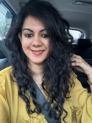 Kamna Jethmalani Instagram - What do you do when there’s traffic on road??? You click selfies😁 And then you have good hair and skin day… OMG that’s perfect 🤣
Have a wonderful weekend guys 💕