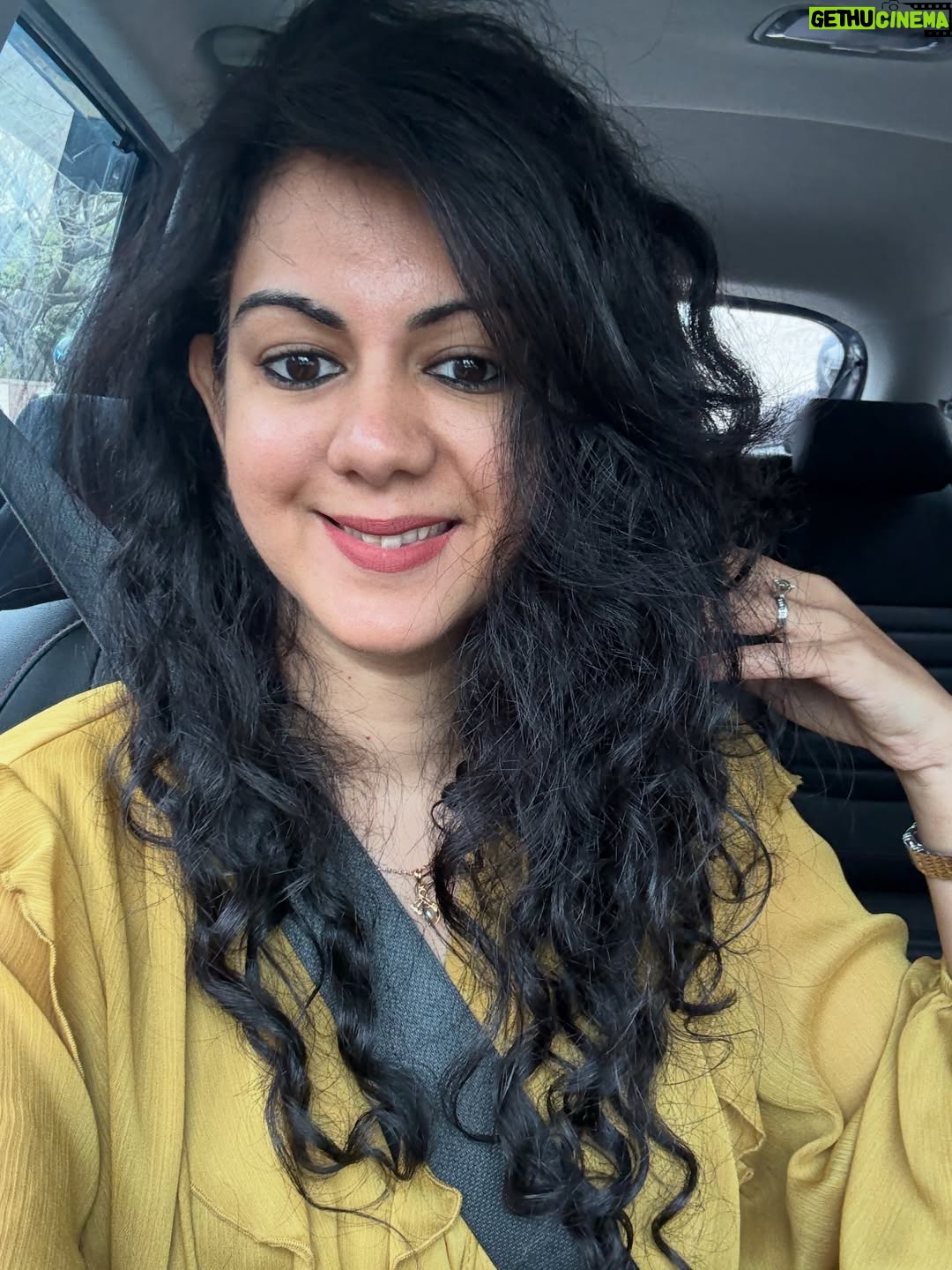 Kamna Jethmalani - 19.2K Likes - What do you do when there’s traffic on road??? You click selfies😁 And then you have good hair and skin day… OMG that’s perfect 🤣

Have a wonderful weekend guys 💕
