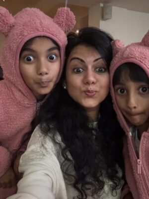 Kamna Jethmalani Instagram - Dear 2025, you have been good. Extremely blessed for everything , still counting my blessings .
2026 let’s see what you have in store 🧿
Wishing my insta Dalip’s veryyyyy happy new year. Sending love and light 💕🧿🧿🧿 stay blessed .
Lotssss of love from US to YOU❤️