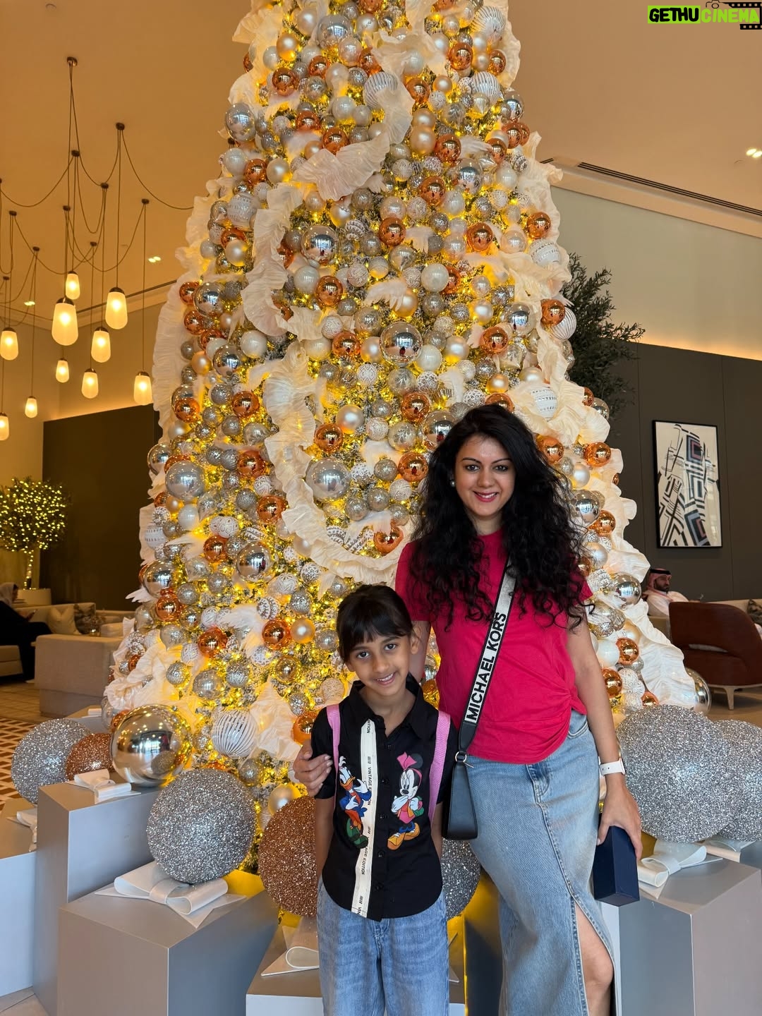Kamna Jethmalani - 13.6K Likes - Dear 2025, you have been good. Extremely blessed for everything , still counting my blessings . 
 
2026 let’s see what you have in store 🧿

Wishing my insta Dalip’s veryyyyy happy new year. Sending love and light 💕🧿🧿🧿 stay blessed . 
Lotssss of love from US to YOU❤️