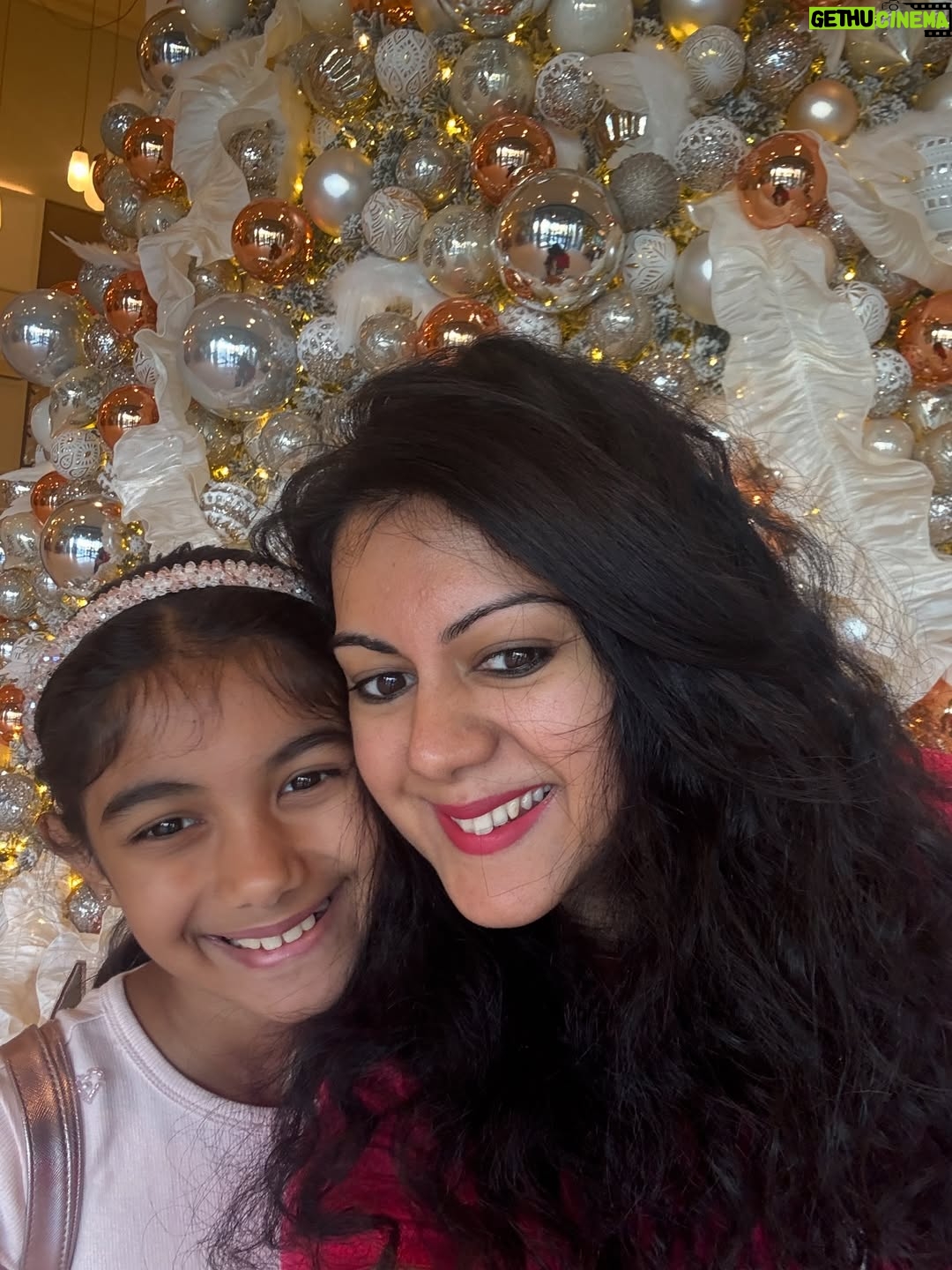 Kamna Jethmalani - 13.6K Likes - Dear 2025, you have been good. Extremely blessed for everything , still counting my blessings . 
 
2026 let’s see what you have in store 🧿

Wishing my insta Dalip’s veryyyyy happy new year. Sending love and light 💕🧿🧿🧿 stay blessed . 
Lotssss of love from US to YOU❤️