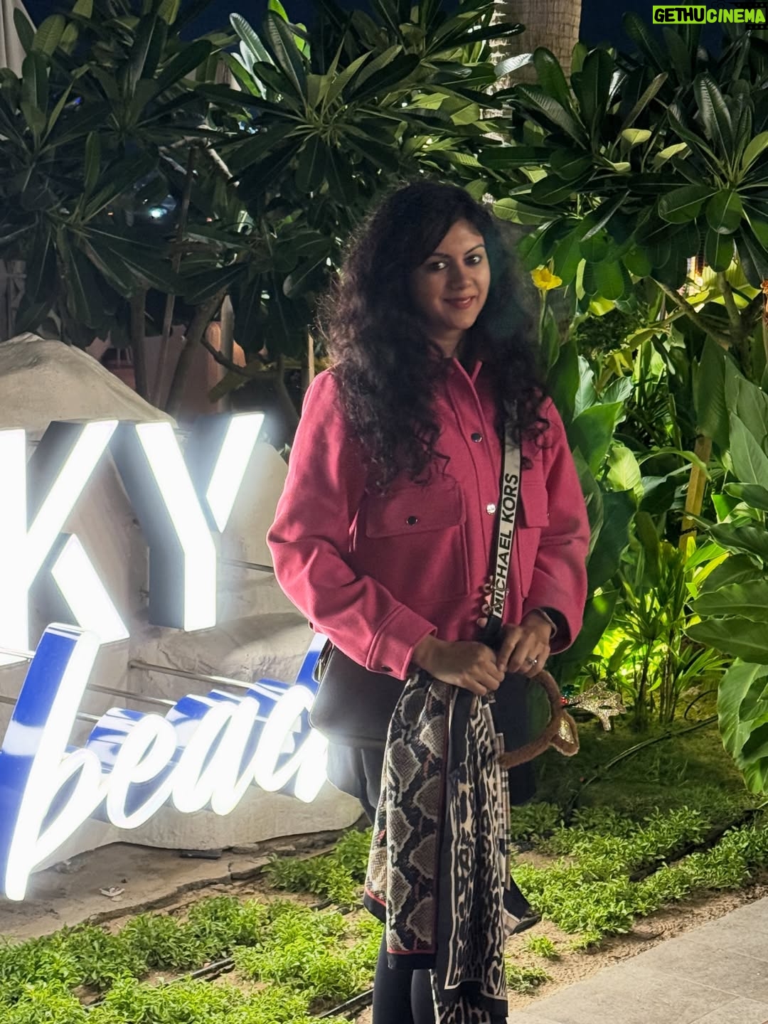 Kamna Jethmalani - 13.6K Likes - Dear 2025, you have been good. Extremely blessed for everything , still counting my blessings . 
 
2026 let’s see what you have in store 🧿

Wishing my insta Dalip’s veryyyyy happy new year. Sending love and light 💕🧿🧿🧿 stay blessed . 
Lotssss of love from US to YOU❤️