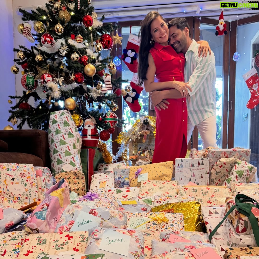 Kanchi Kaul - 24K Likes - Wishing you all a Merry Christmas from all of us! 🎄✨
May your hearts be full, your homes warm, and your days wrapped in love, laughter, and a little extra magic 🎁❤️🌟 #merrymerry #tistheseson