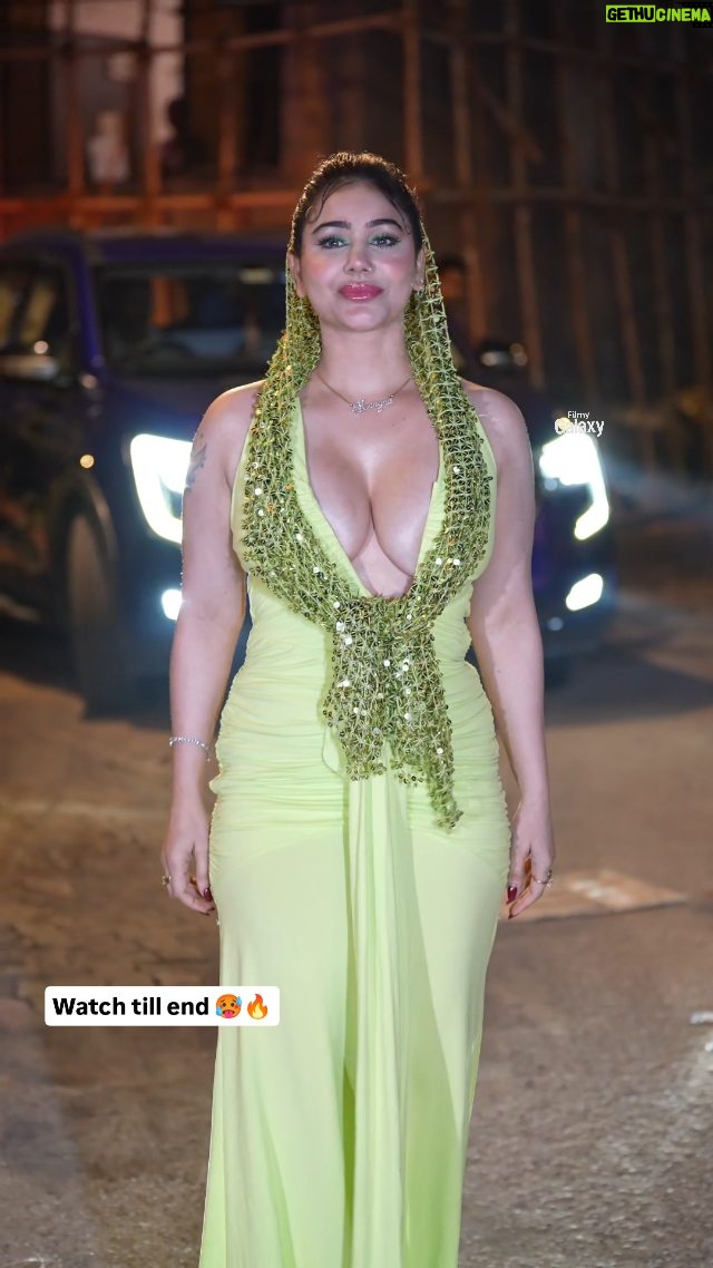 Kangna Sharma - 38.1K Likes - One word for @kangnasharma16 🔥🥵