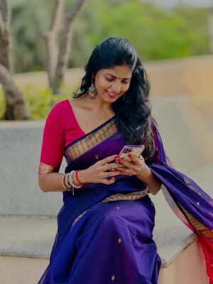 Kani Thiru Instagram - இந்த புத்தாண்டு எல்லாருக்குமே ரொம்ப அழகா அமைய.. நீங்க நெனச்சதெல்லாம் உங்களை வந்தடைய..நிறைய மகிழ்ச்சிகள் உங்களுக்கு கிடைக்க வல்ல இறைவனை வேண்டிக்கொண்டு இந்த ஆண்டுக்குள் அடியெடுத்து வைக்கிறேன்..அனைவருக்கும் இனிய புத்தாண்டு வாழ்த்துகள்.. happy happy new year all my lovelies 🩷✨🪷