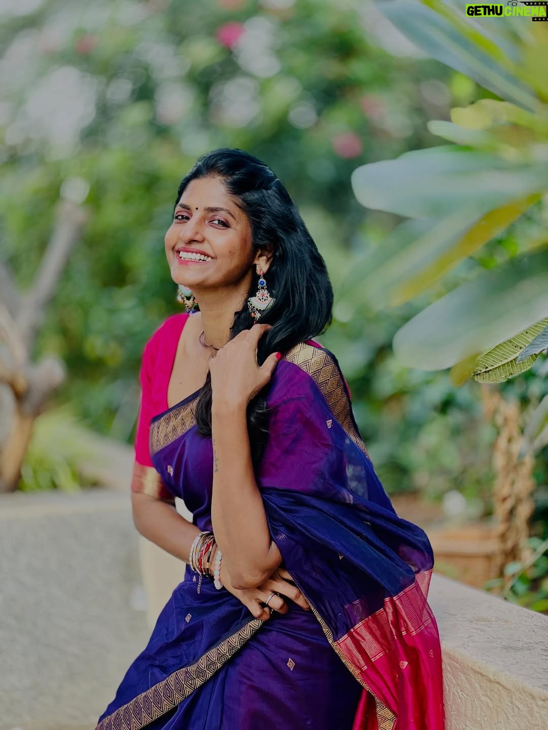 Kani Thiru - 48.6K Likes - இந்த புத்தாண்டு எல்லாருக்குமே ரொம்ப அழகா அமைய.. நீங்க நெனச்சதெல்லாம் உங்களை வந்தடைய..நிறைய மகிழ்ச்சிகள் உங்களுக்கு கிடைக்க வல்ல இறைவனை வேண்டிக்கொண்டு இந்த ஆண்டுக்குள் அடியெடுத்து வைக்கிறேன்..அனைவருக்கும் இனிய புத்தாண்டு வாழ்த்துகள்.. happy happy new year all my lovelies 🩷✨🪷