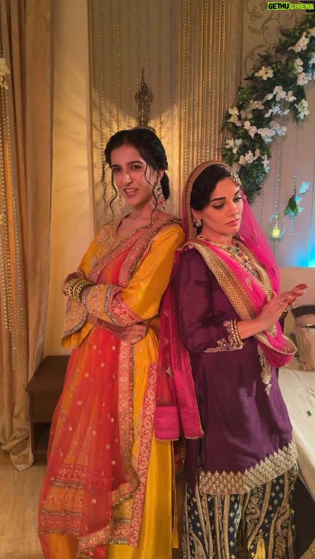 Kanika Maheshwari - 7.2K Likes - Shubhchintak kon hote hai ? 
.
.
.
.
#bts #seherhonekohai