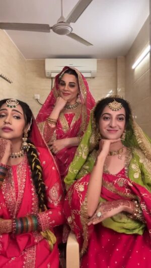 Kanika Maheshwari Instagram - 🌸🌼🌺
.
.
.
.
.
.
.
#bts #seherhonekohai #serial #colorstv #instadaily