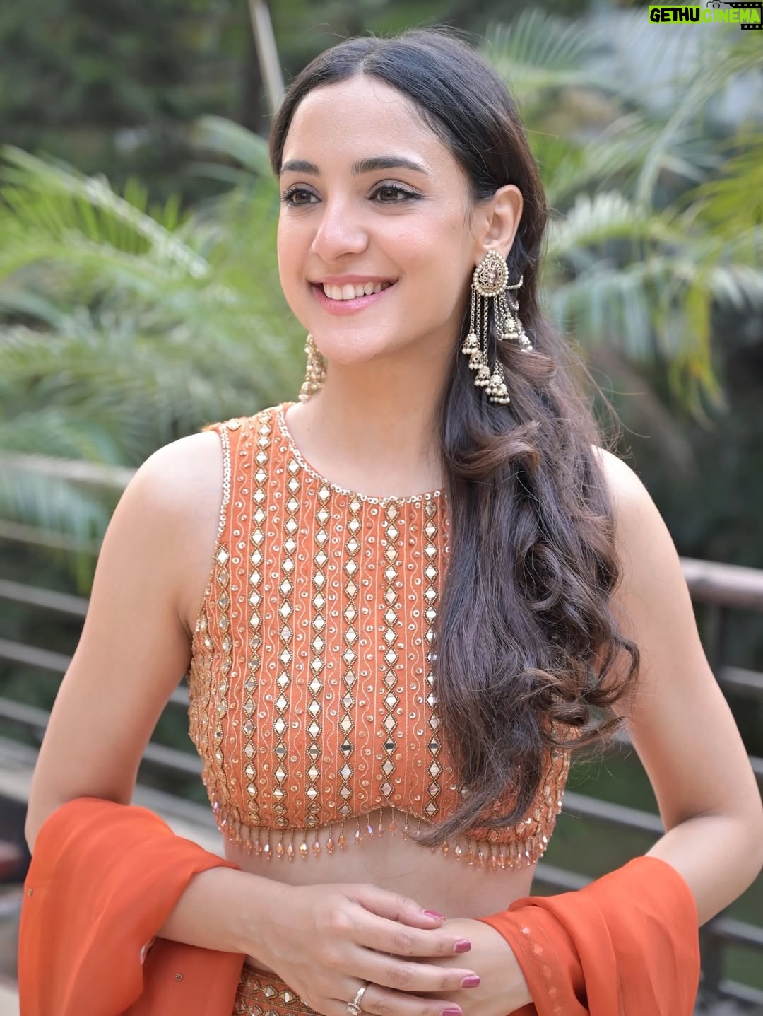 Kanikka Kapur - 76.1K Likes - Lohri di agg tuhade saare dukh saarh deve 🪵🔥

#lohri2026 

Outfit - @labelmehu 
Styling - @meenalrshah 
Photography - @ronakdave_