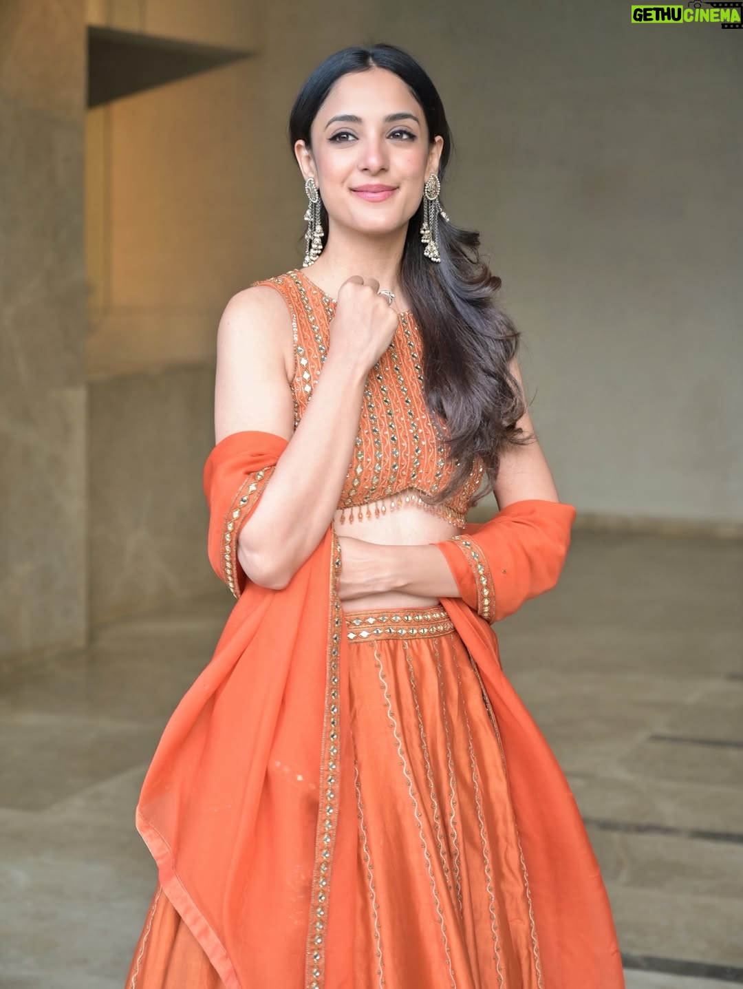 Kanikka Kapur - 76.1K Likes - Lohri di agg tuhade saare dukh saarh deve 🪵🔥

#lohri2026 

Outfit - @labelmehu 
Styling - @meenalrshah 
Photography - @ronakdave_