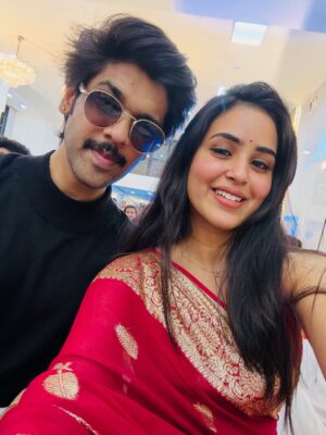 Kanmani Manoharan Instagram - Mr. & Mrs. Aswath 😎

@kanmani_manoharan @aswathinkanmani 

#NewLook #AswathChandrasekar #kanmanimanoharan✨ #AswathinKanmani #coupleselfie