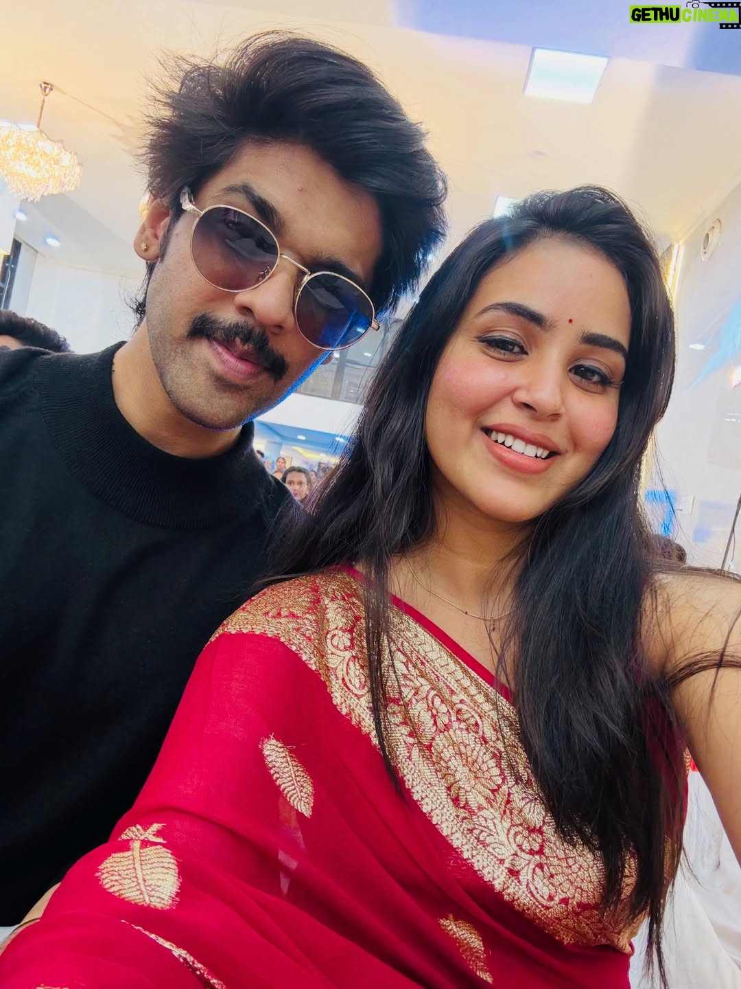 Kanmani Manoharan - 72.8K Likes - Mr. & Mrs. Aswath 😎

@kanmani_manoharan @aswathinkanmani 

#NewLook #AswathChandrasekar #kanmanimanoharan✨ #AswathinKanmani #coupleselfie
