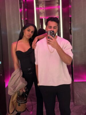 Karthika Nair Instagram - Too lazy to make any cute reels so here's some super random photo dump🥂
Here's to making each other glow as we grow...
Thank you to all the special souls in our life for being part of our fairytale journey💖✨🧿

2 years since #rohitchedkat